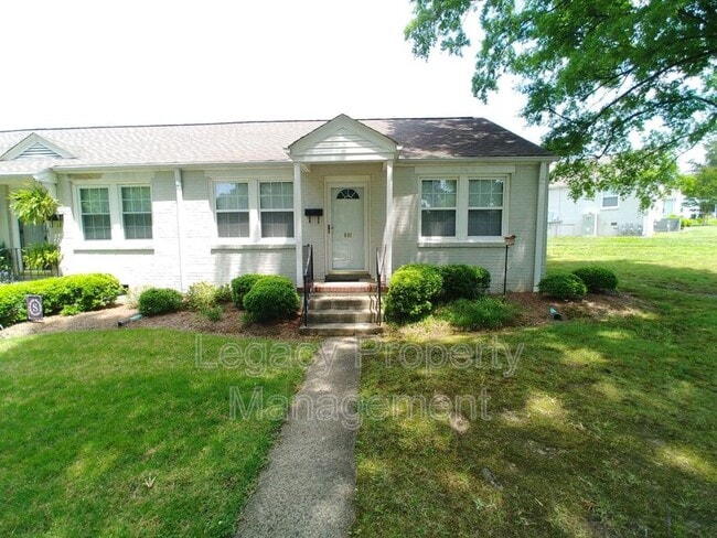 601 E Willowbrook Dr