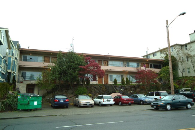 6030 Fauntleroy Way in Seattle, WA - Foto de edificio - Building Photo