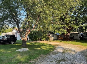 88 Oxford Ave in Warwick, RI - Foto de edificio - Building Photo