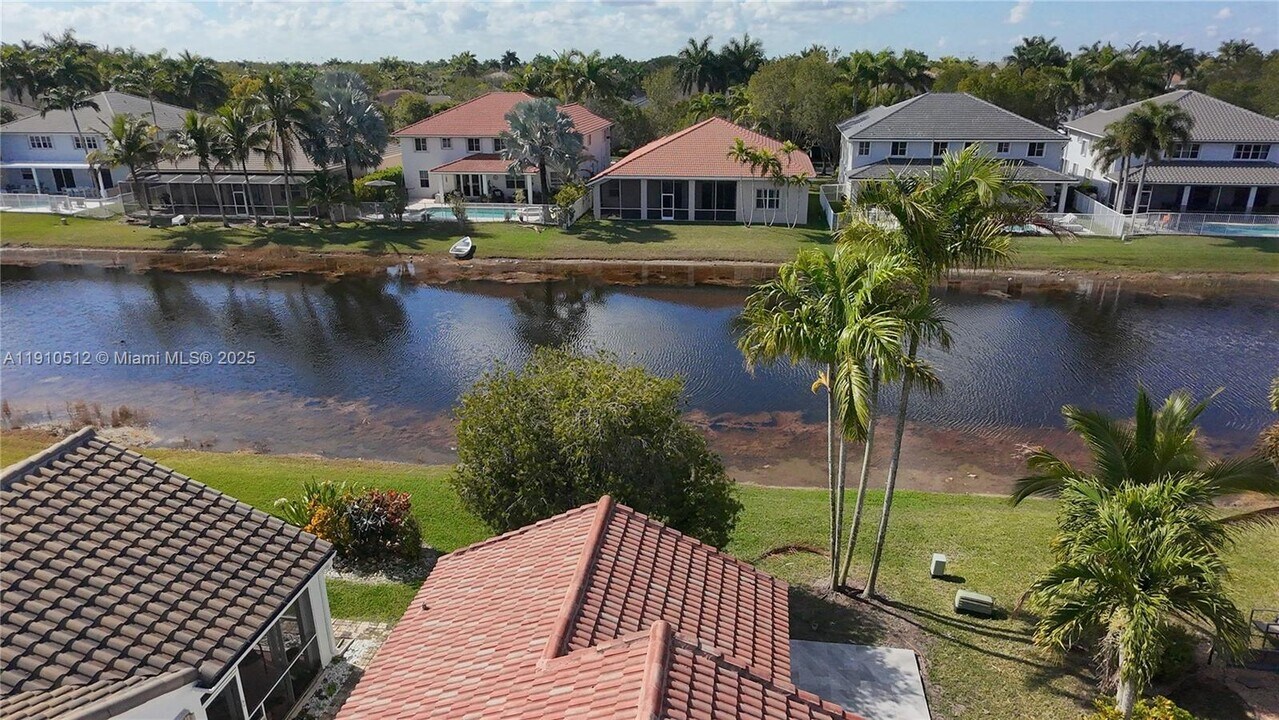 1393 Majesty Ter in Weston, FL - Building Photo