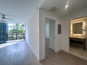 215 Park in Hallandale Beach, FL - Building Photo - Building Photo