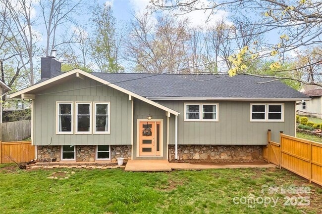 property at 917 W Chapel Rd
