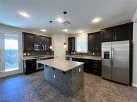 10561 Tranquil Glade Ln in Las Vegas, NV - Building Photo - Building Photo