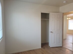 733 Grande Ronde Ct in Las Vegas, NV - Building Photo - Building Photo