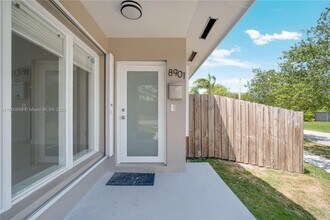 8901 SW 149th Terrace in Palmetto Bay, FL - Building Photo - Building Photo