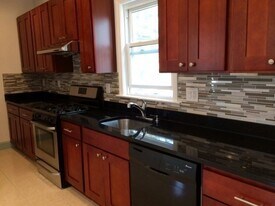 81 Mt Vernon St in Somerville, MA - Building Photo