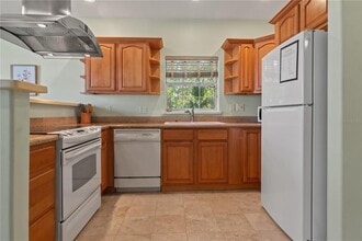 6517 Dimarco Rd in Tampa, FL - Building Photo - Building Photo