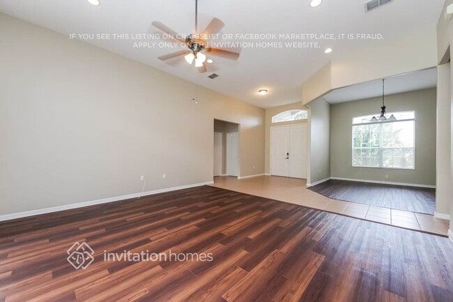 2856 Majestic Isle Dr in Clermont, FL - Building Photo - Building Photo