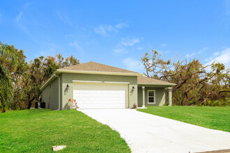 4718 Caputo Ave in North Port, FL - Foto de edificio - Building Photo