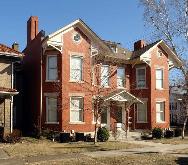 321-323 S 5th St in Ironton, OH - Foto de edificio - Building Photo