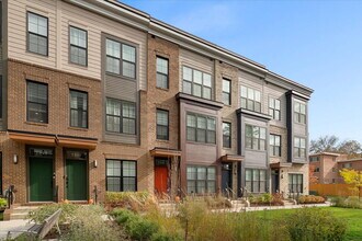 7345 Blade Dr in Falls Church, VA - Foto de edificio - Building Photo