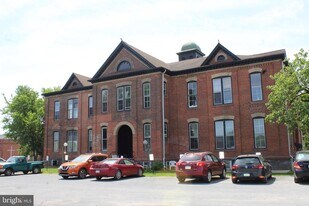 745 Manor St in Columbia, PA - Building Photo