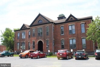 745 Manor St in Columbia, PA - Building Photo - Building Photo