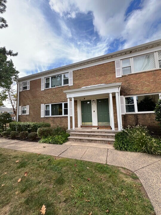 192 Evergreen Rd in Edison, NJ - Building Photo