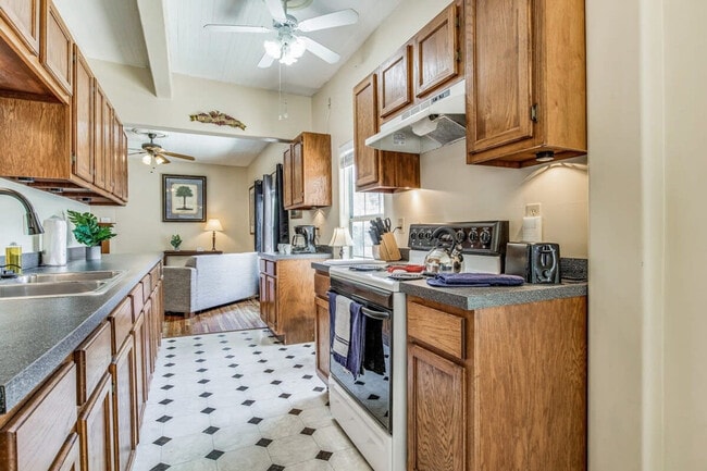 518 W Strong St in Pensacola, FL - Building Photo - Building Photo