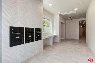 1828 Butler Ave in Los Angeles, CA - Foto de edificio - Building Photo