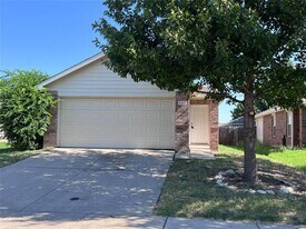 8911 Valley River Dr in Fort Worth, TX - Building Photo