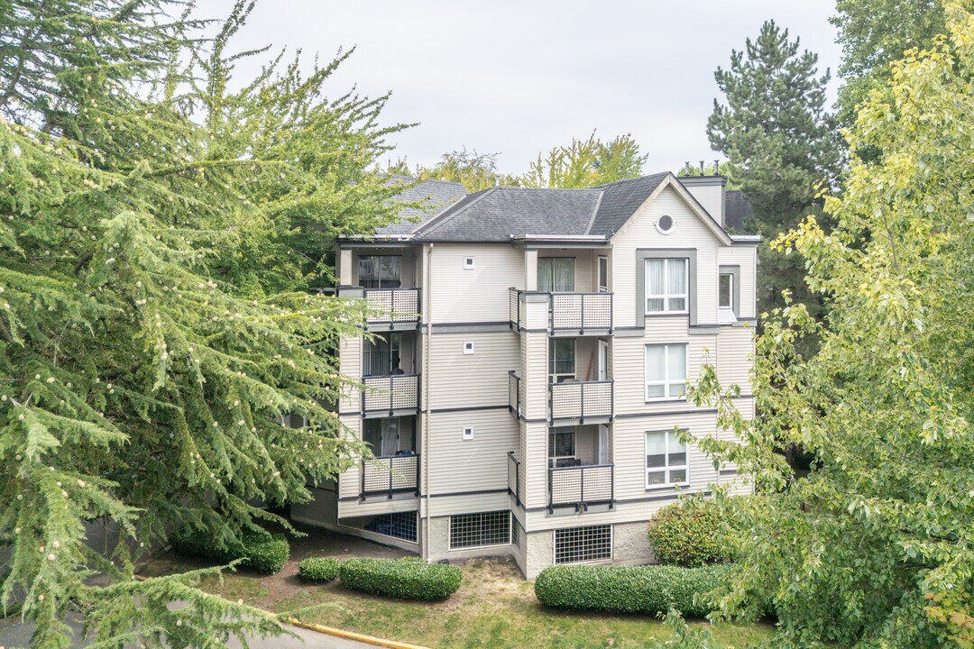 Colony Bay in Richmond, BC - Building Photo
