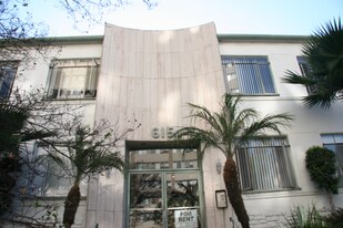 615 Normandie Ave in Los Angeles, CA - Building Photo