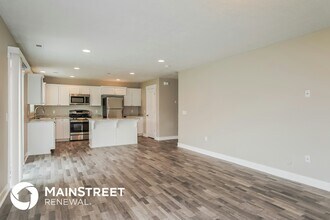 3562 Bridgeview Ln in Syracuse, UT - Foto de edificio - Building Photo