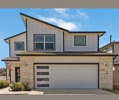 105 New Hvn St in San Marcos, TX - Building Photo