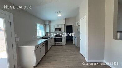 3633 W Tonto Ln in Glendale, AZ - Building Photo - Building Photo