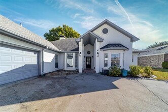 4112 Fairlakes Ct in Dallas, TX - Building Photo - Building Photo