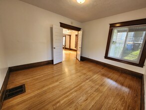 47 Caledonia St NE in Grand Rapids, MI - Building Photo - Building Photo