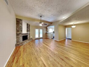 410 Buoy Rd in Webster, TX - Building Photo - Building Photo