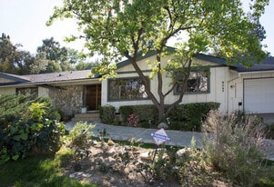 5057 Shirley Ave in Tarzana, CA - Building Photo
