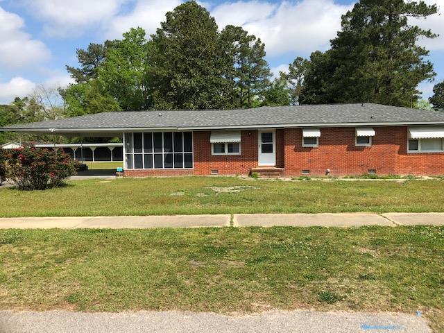 421 W Huggins St in Manning, SC - Building Photo