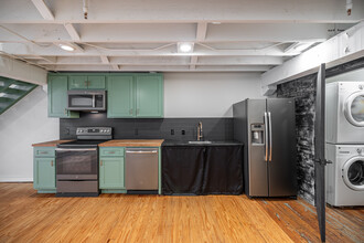 The Lofts at The 1907 in Rogers, AR - Foto de edificio - Interior Photo