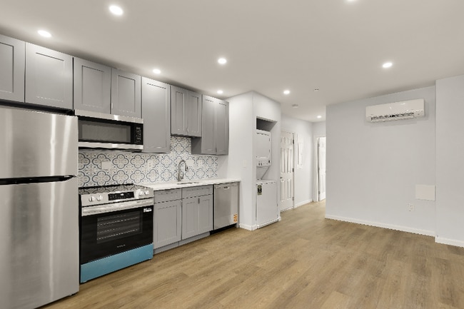 1428 A St SE, Unit Apt 3 in Washington, DC - Foto de edificio - Building Photo