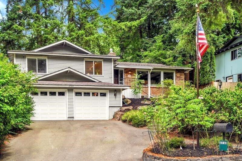 3730 NE 194th St in Lake Forest Park, WA - Building Photo