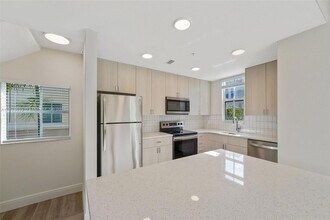 10170 SW 7th St in Pembroke Pines, FL - Building Photo - Building Photo
