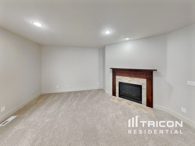 14718 SE Badger Creek Rd in Happy Valley, OR - Foto de edificio - Building Photo