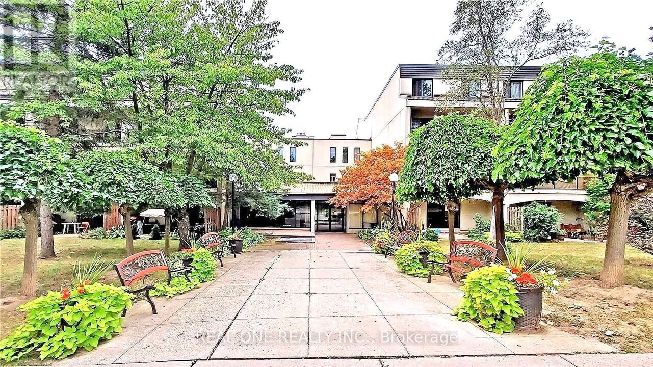 120-3740 DON MILLS Rd in Toronto, ON - Building Photo