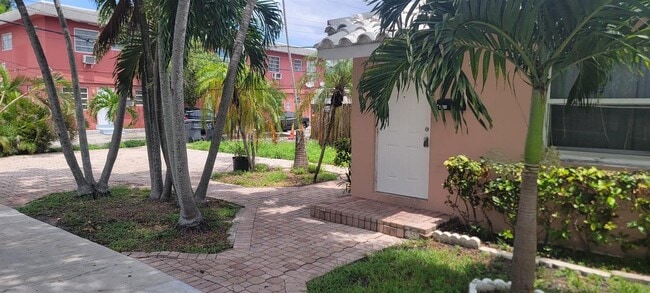 1855 Sherman St in Hollywood, FL - Building Photo - Building Photo