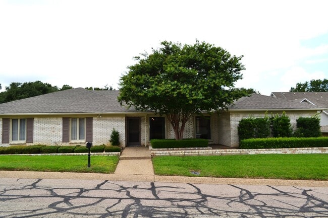 3700 Windmill Hill St in Waco, TX - Building Photo - Building Photo