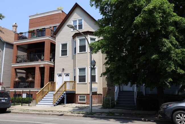 2621 N Southport Ave, Unit CH