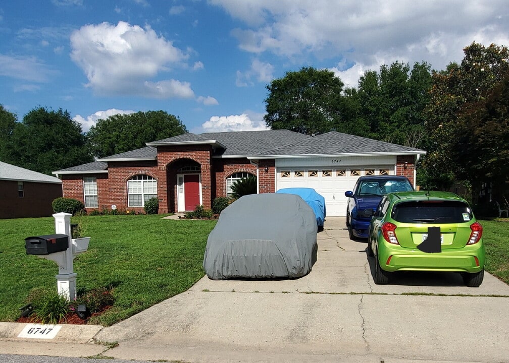 6747 Lauren Trace Ct in Milton, FL - Building Photo