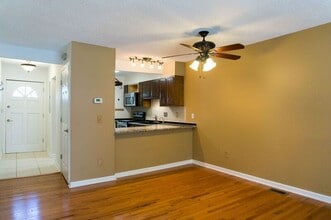 137 Colony Dr in Asheville, NC - Building Photo - Building Photo