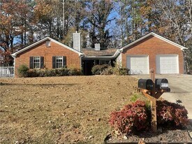 5787 Summerglen Ln in Atlanta, GA - Building Photo