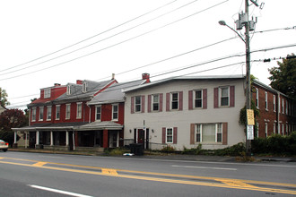 34-36 N Centre Ave in Leesport, PA - Building Photo - Building Photo