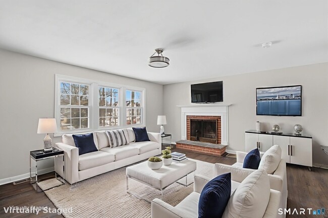 26 Hiawatha Ln in Westport, CT - Building Photo - Building Photo