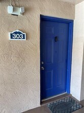 10650 SW 157th Ct in Miami, FL - Foto de edificio - Building Photo