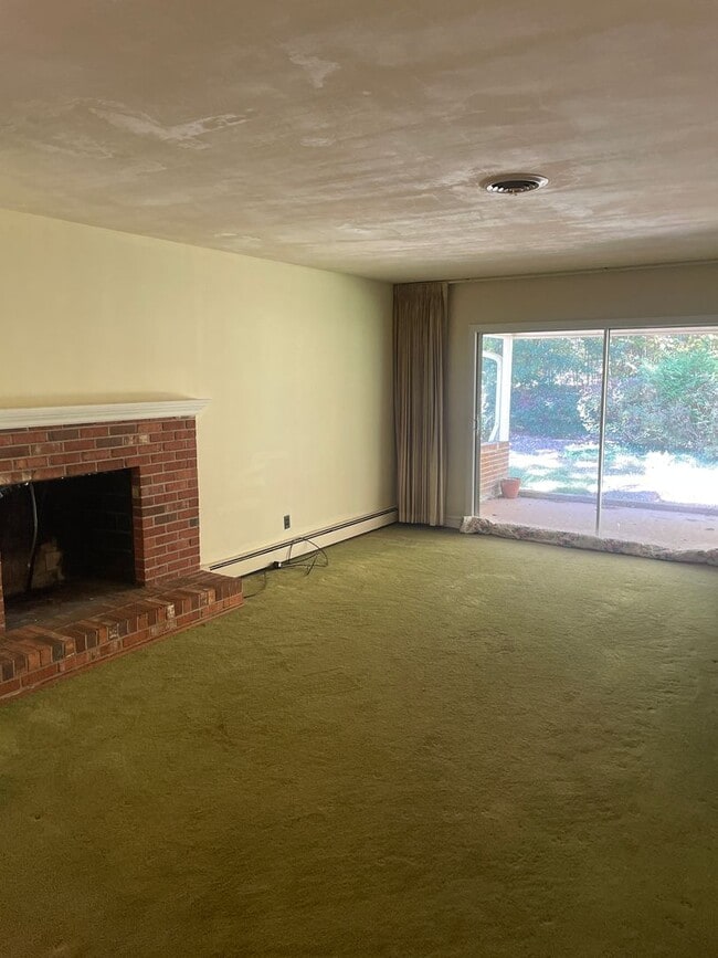 2569 Lake Forest Dr in Winston-Salem, NC - Building Photo - Building Photo
