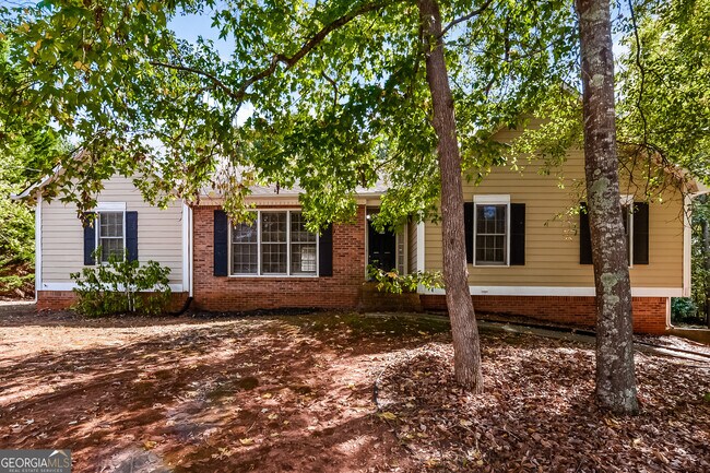 property at 170 Den Ric Dr