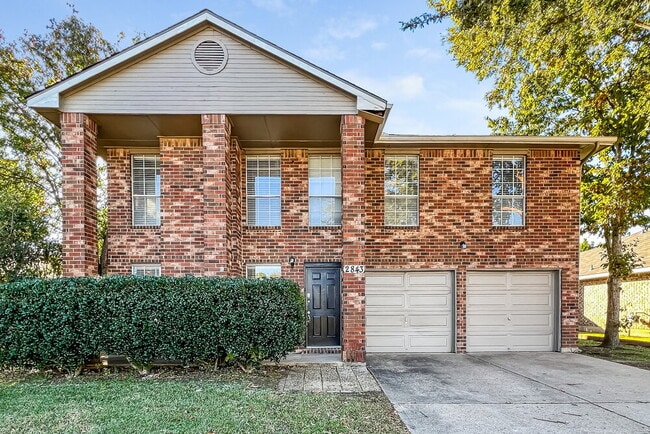 property at 2843 Red Oak Dr