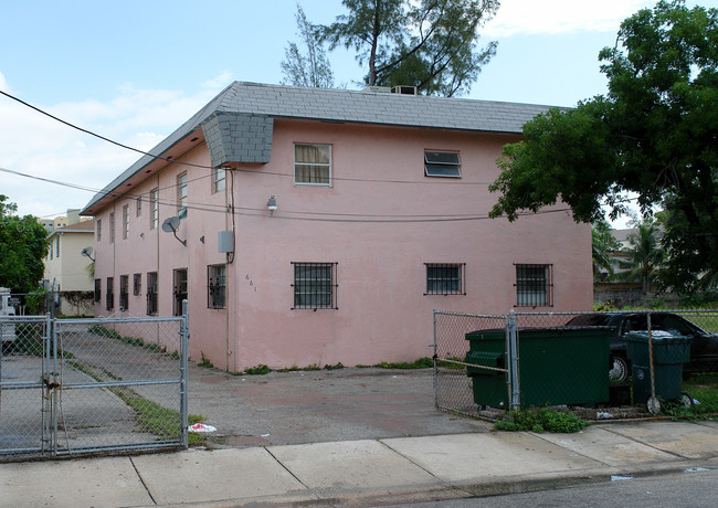 661 NW 1st St in Miami, FL - Building Photo - Building Photo